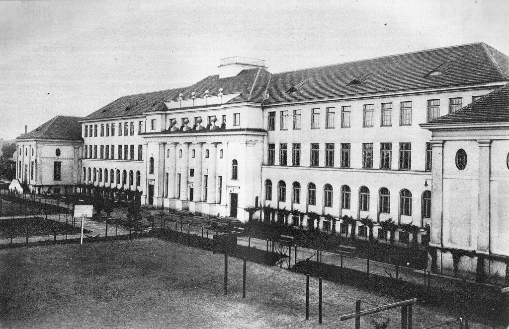 Szkoła przy ul. Młynarskiej 2, widok z 1920 roku